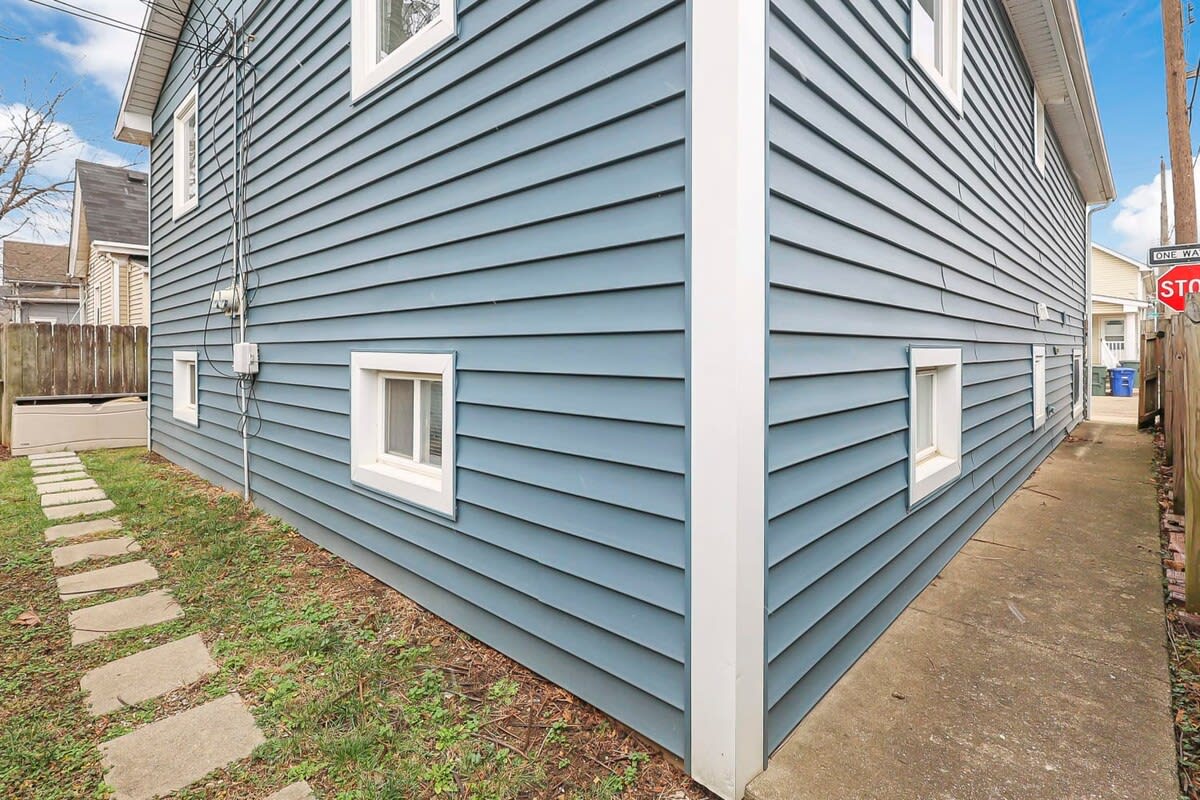 Spacious Retreat - 3 BR + Parking- German Village - Picture 39