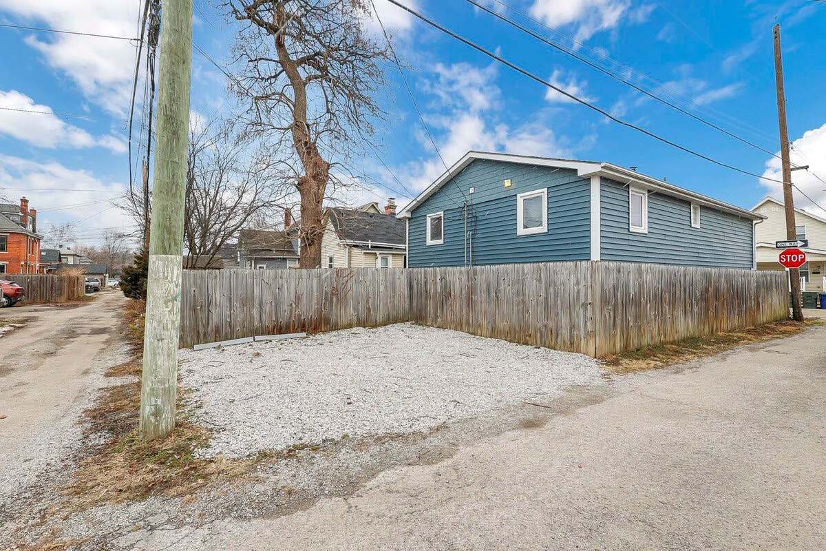 Spacious Retreat - 3 BR + Parking- German Village - Picture 37