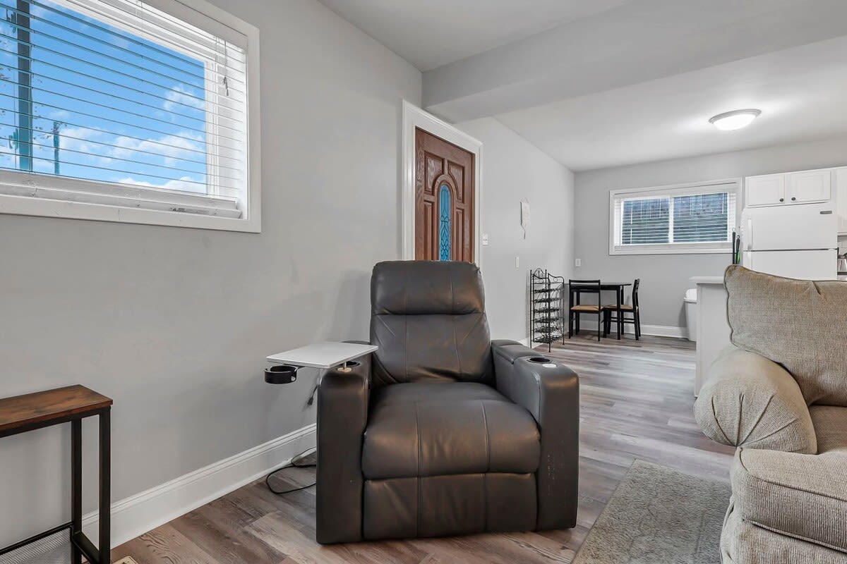Spacious Retreat - 3 BR + Parking- German Village - Picture 9