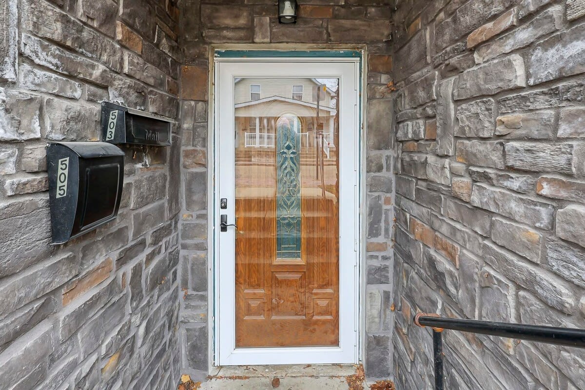 Spacious Retreat - 3 BR + Parking- German Village - Picture 34