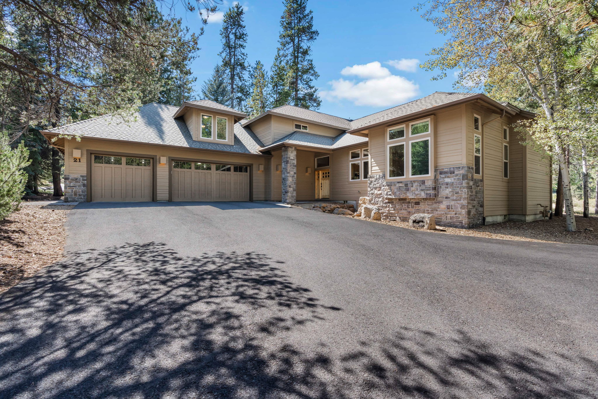 Woods and Irons Lodge - 8 Bedrooms | Sunriver, OR