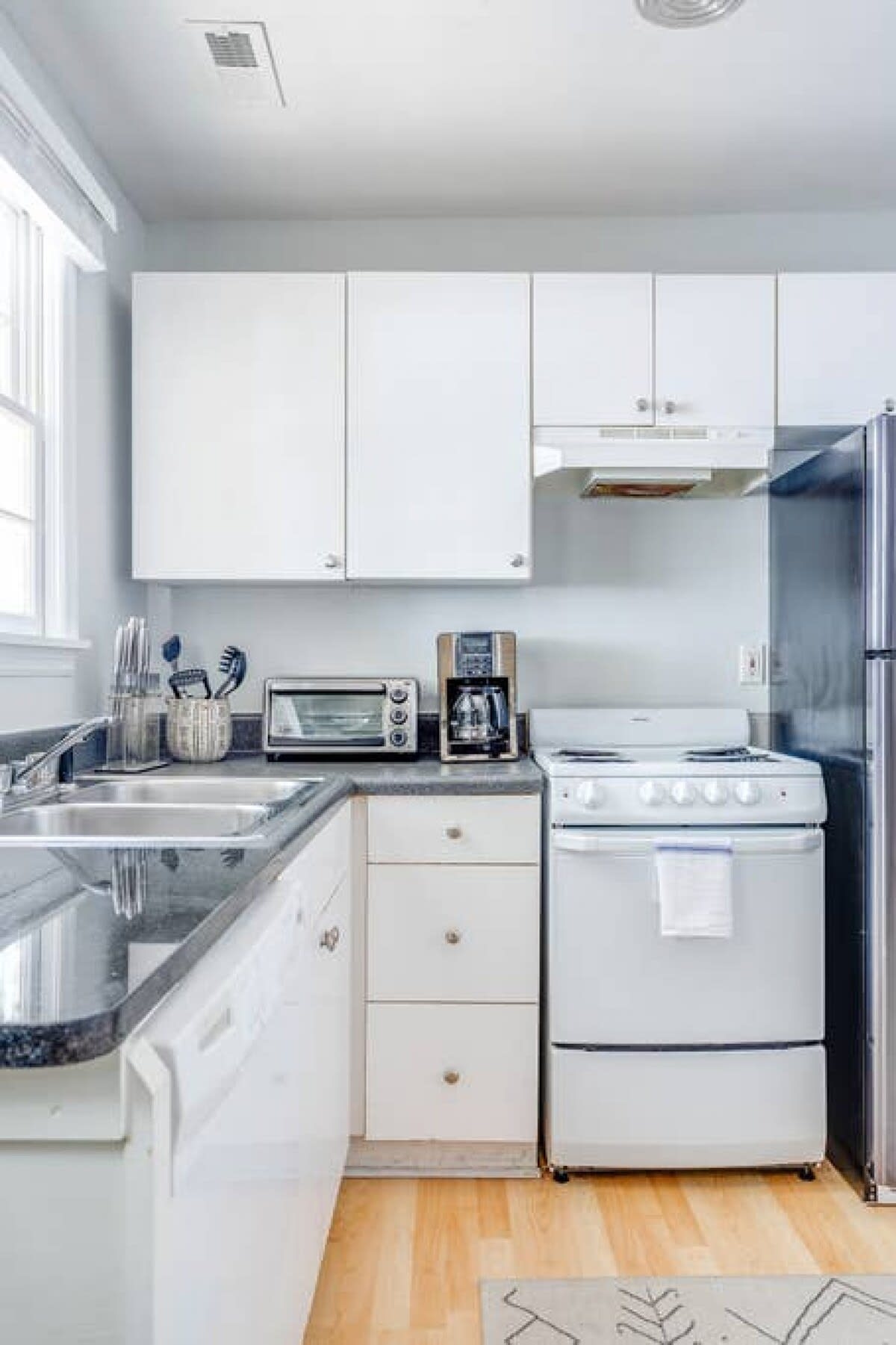 Kitchen is fully stocked with all necessary appliances!