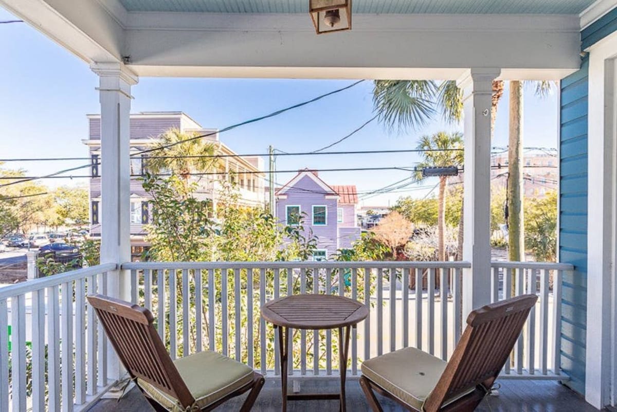 Private upstairs balcony!