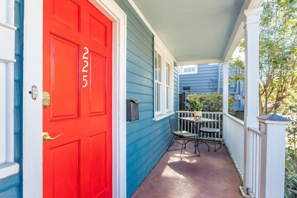 Front Porch w/ Patio Seating!