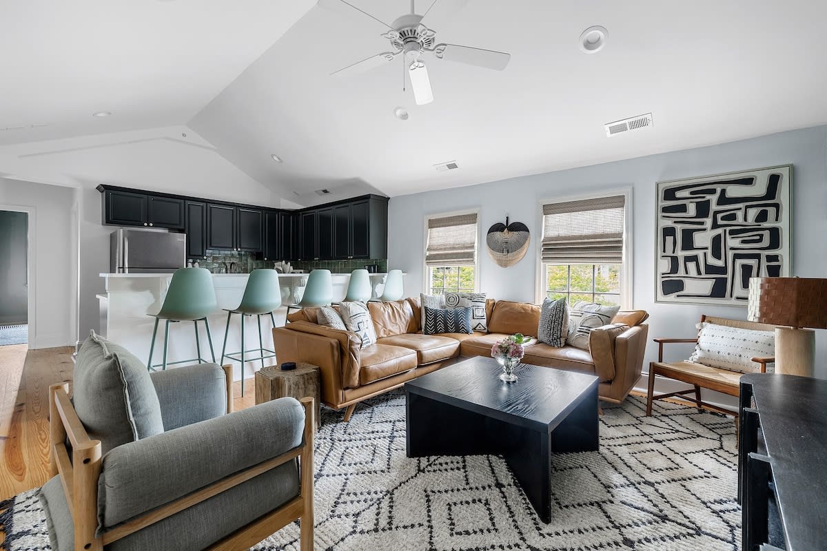 Spacious living room with plenty of seating for your group 