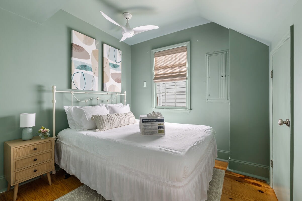 Bedroom #2: Queen Bed & Ceiling Fan