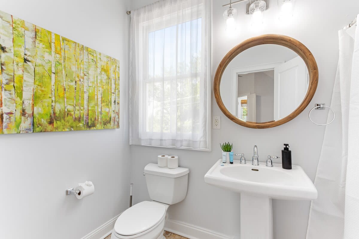 En-suite bathroom in king bedroom #2.