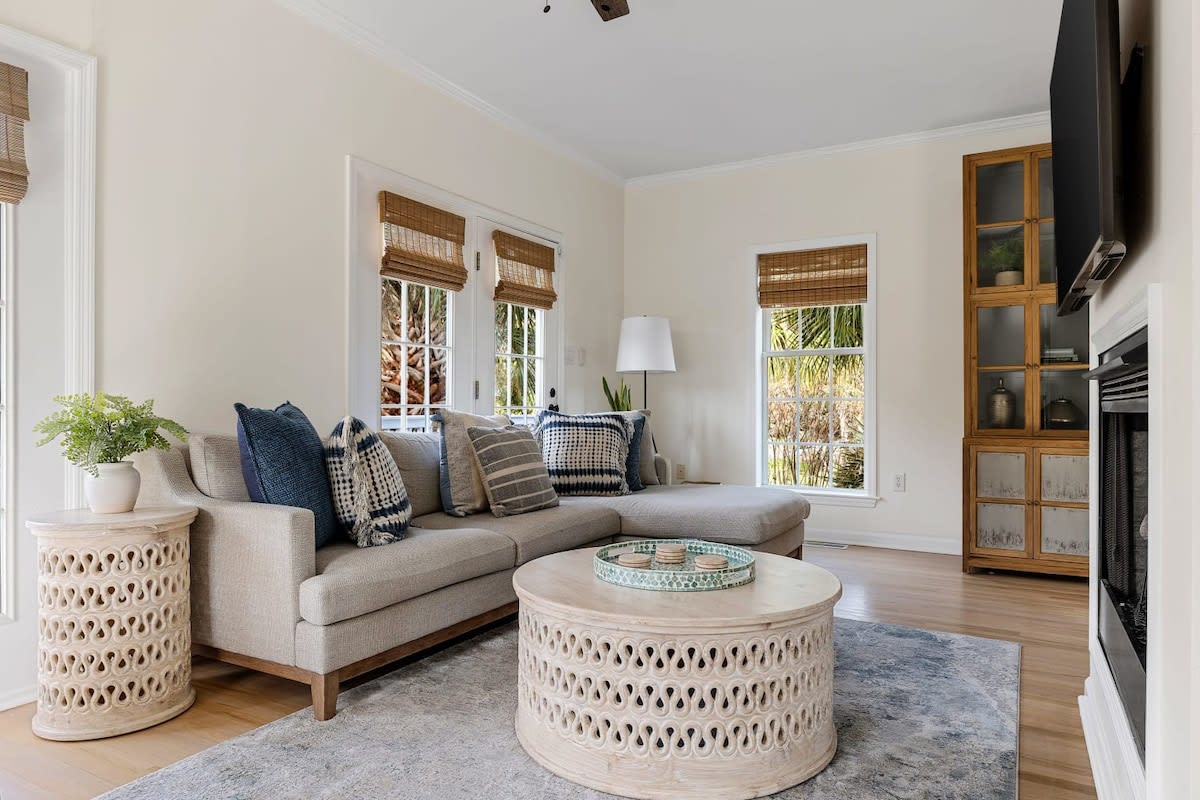 Spacious living room with fireplace