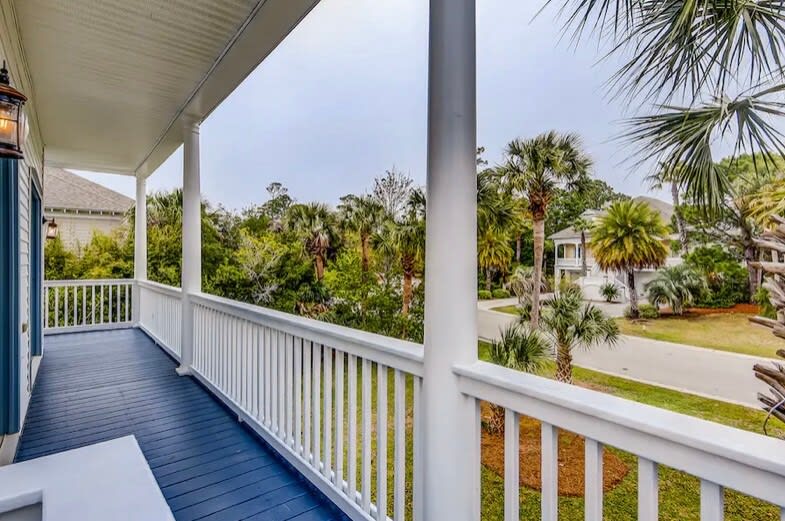 Beautiful Balcony Overlooking Neighborhood