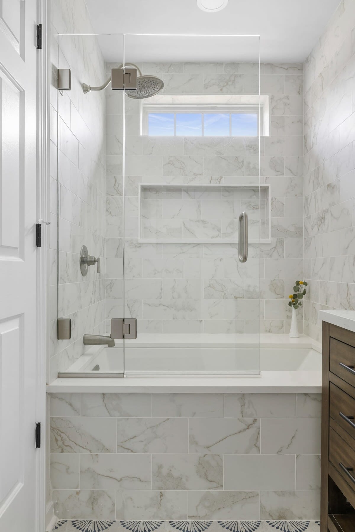 Bathroom #1 with tub/shower combo + double vanity (En-suite to bedroom #1)