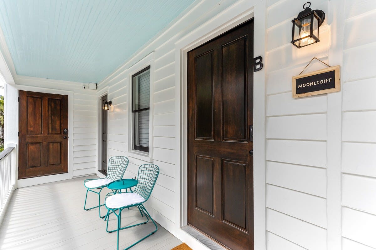 Balcony seating area