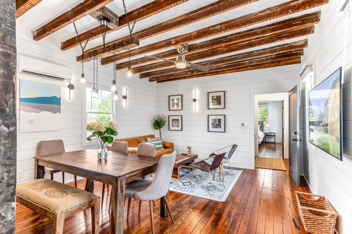 Spacious living room/dining room