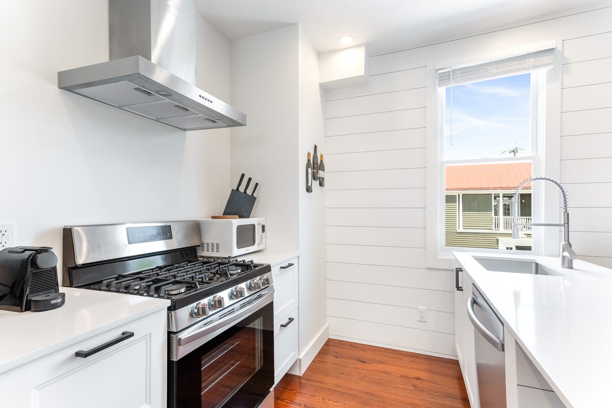 Fully equipped kitchen with everything you need for a home cooked meal