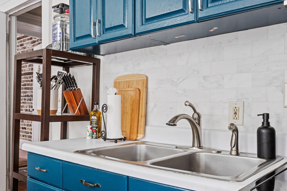 Fully equipped kitchen with everything you need to cook a meal