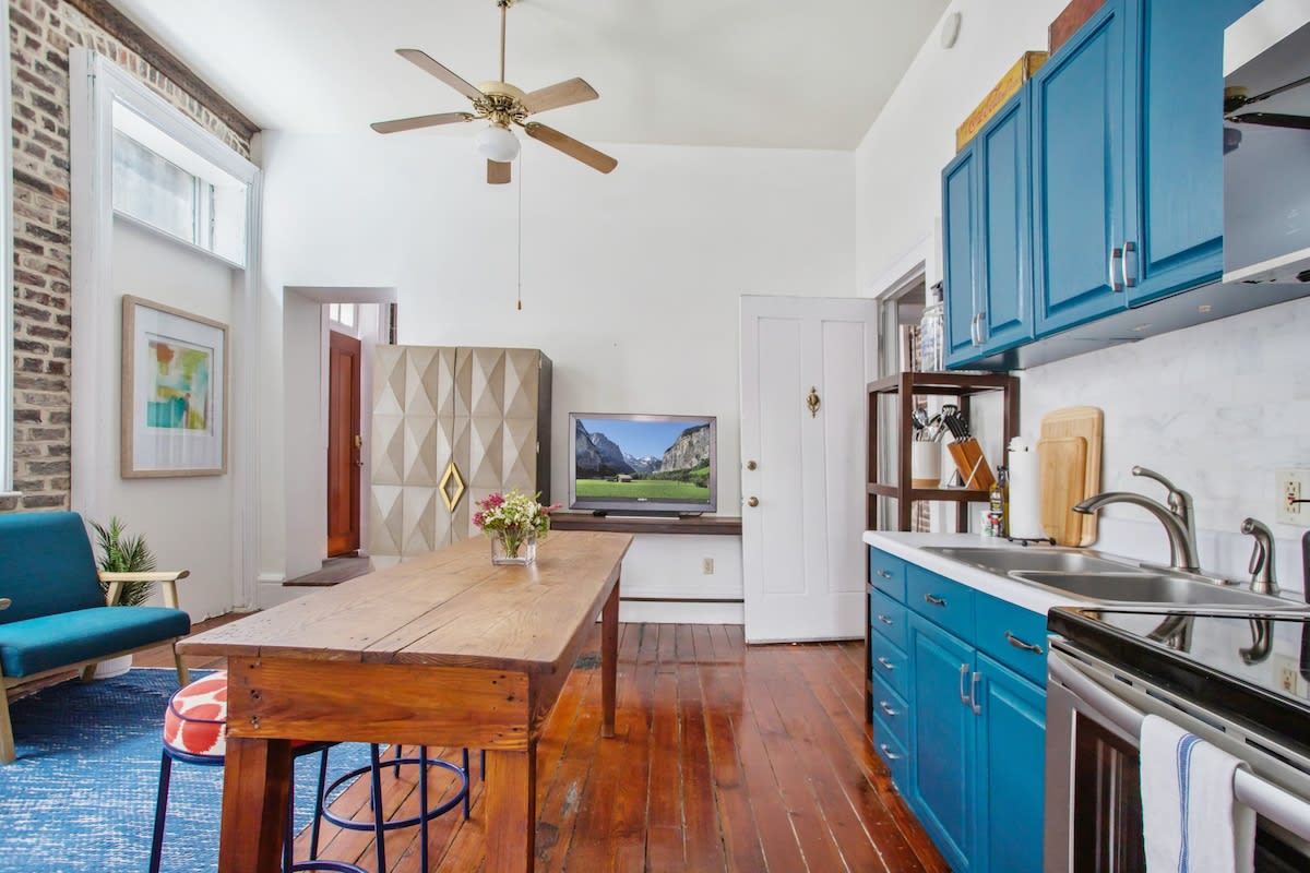 Fully equipped kitchen with everything you need to cook a meal with an additional 3 seats at the island