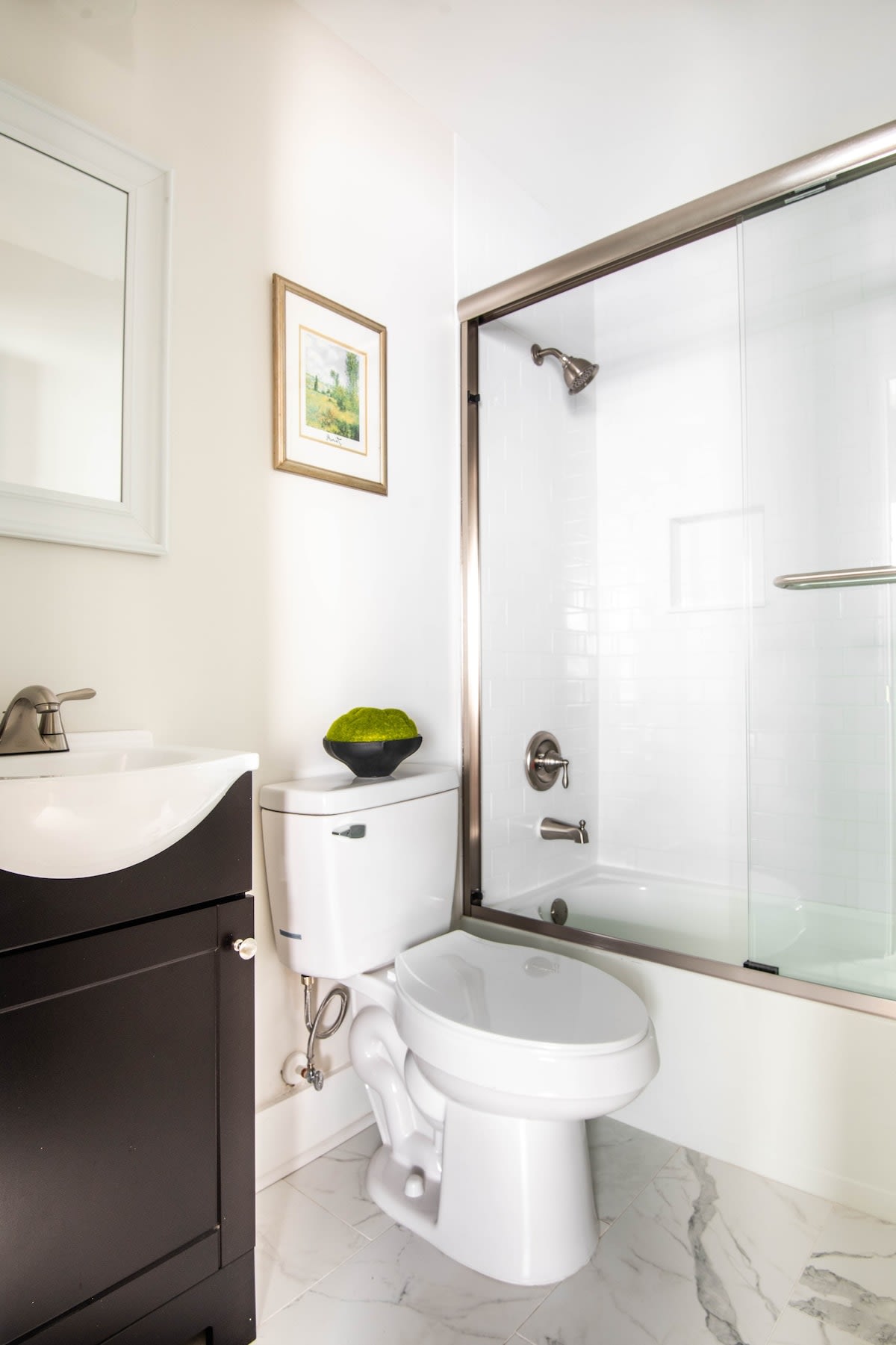 Bathroom #2 with a shower/tub combo 