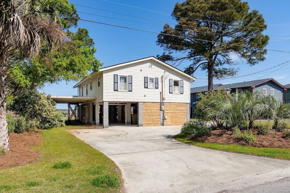 Welcome to your perfect Folly Beach getaway home! Marsh & Creek Views!