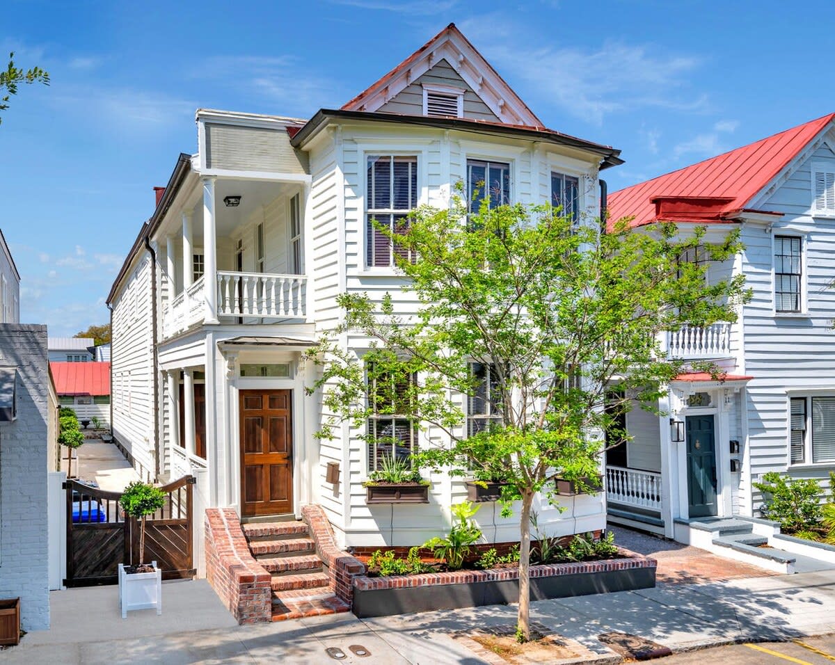Luxury Accommodations in the Heart of Charleston!