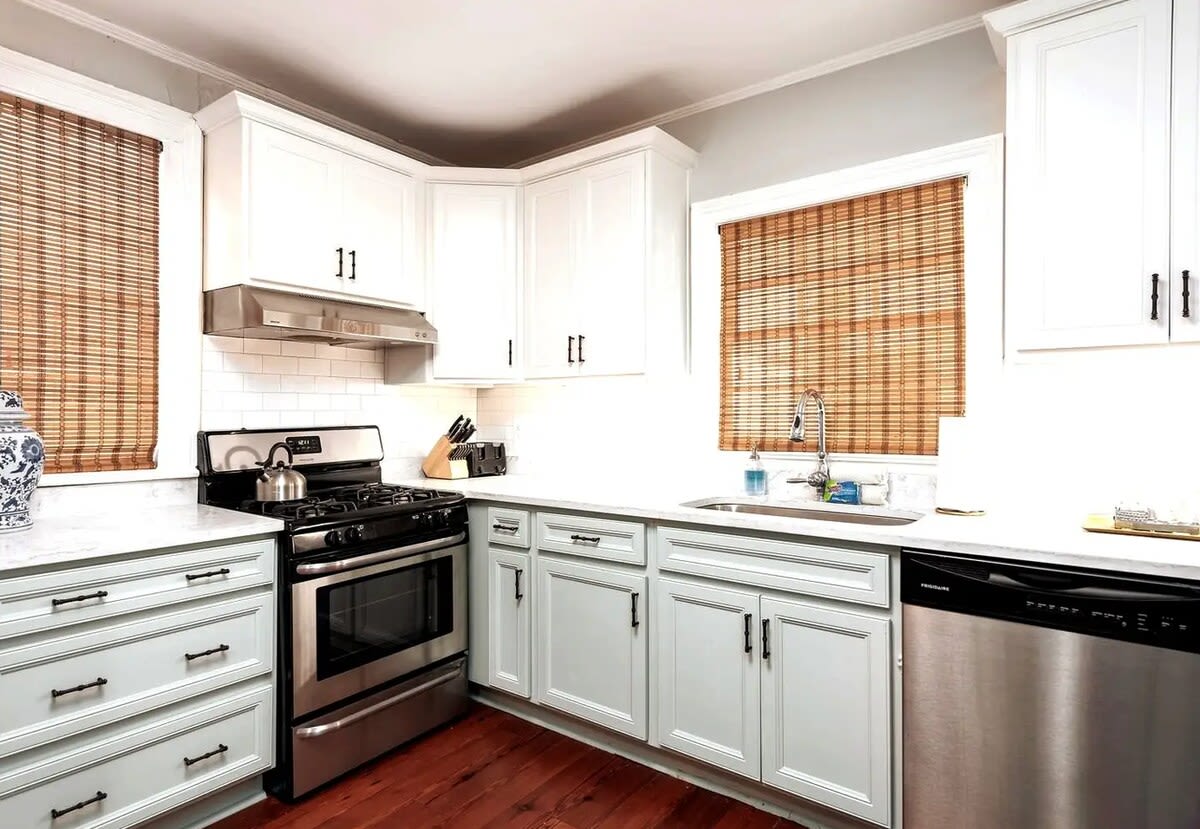 Full size kitchen, fully equipped