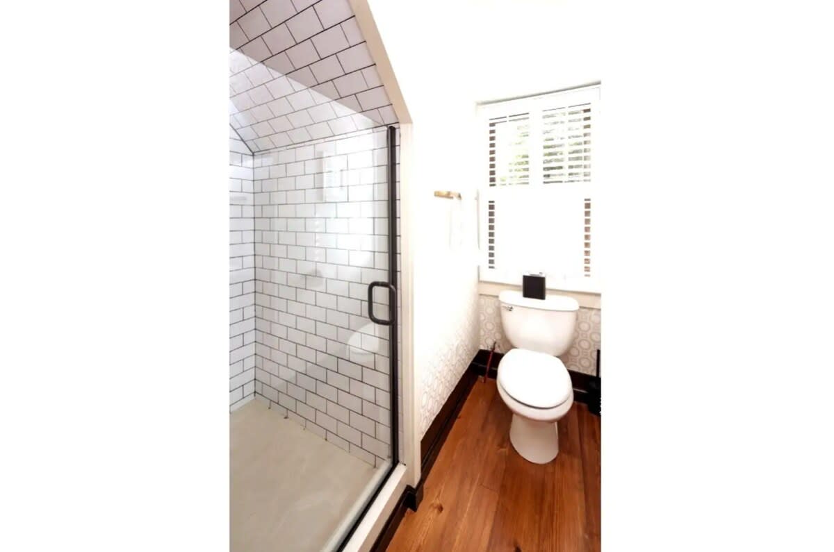 Third Floor Shared Bathroom