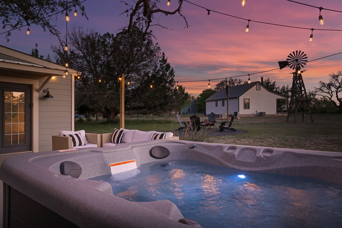 Sunset Haus - Hot Tub & Fire Pit — Fredericksburg, TX — vacation rental