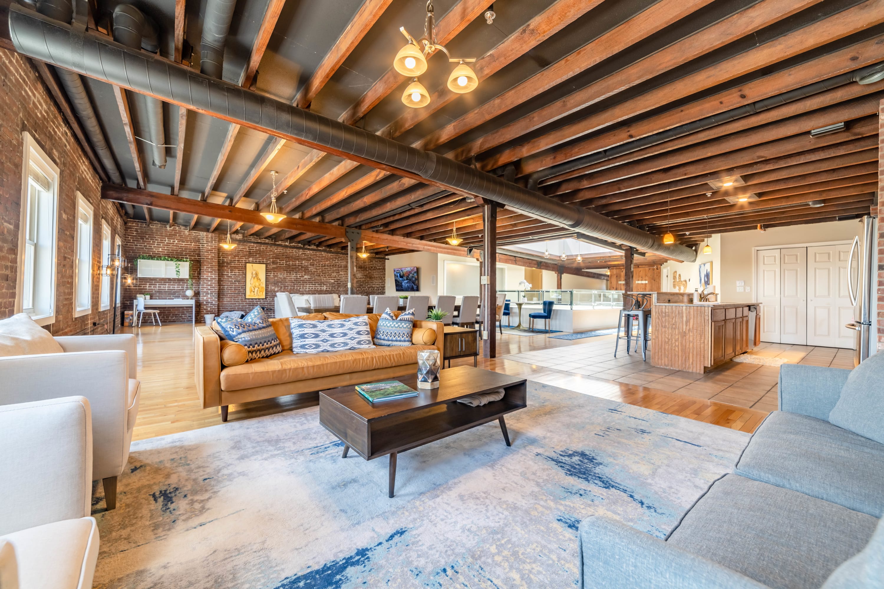 KING Sleep8 4Bed 3BR 2BA Swepson Loft 301 - Photo 2
