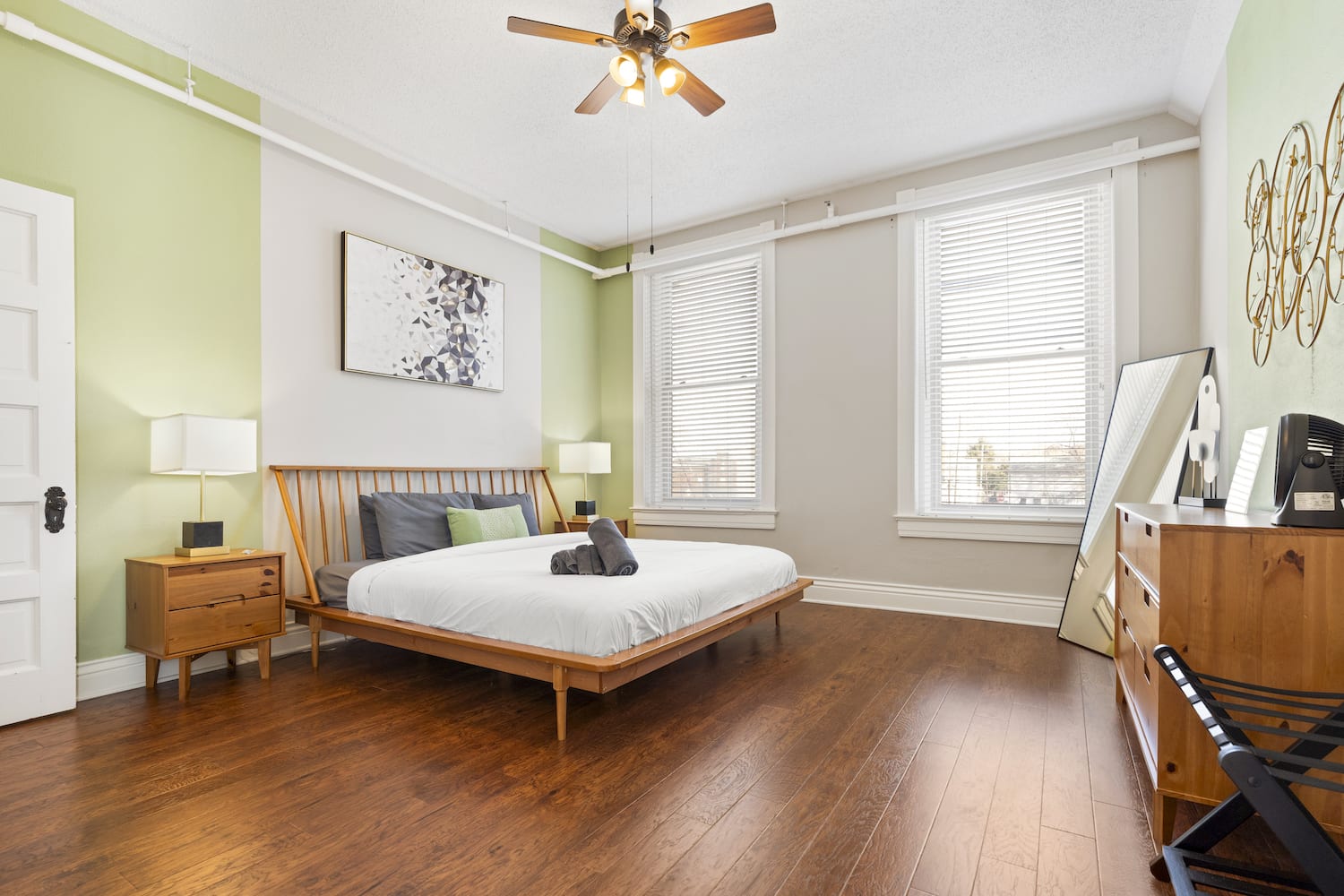 KING Sleep8 4Bed 2BR 2 BA Swepson Hideaway 202