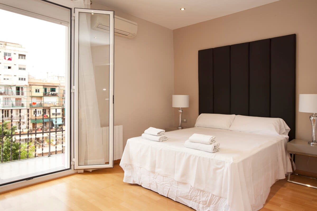 Gran Via modern and bright 3BD with terrace — Barcelona, Catalunya — vacation rental