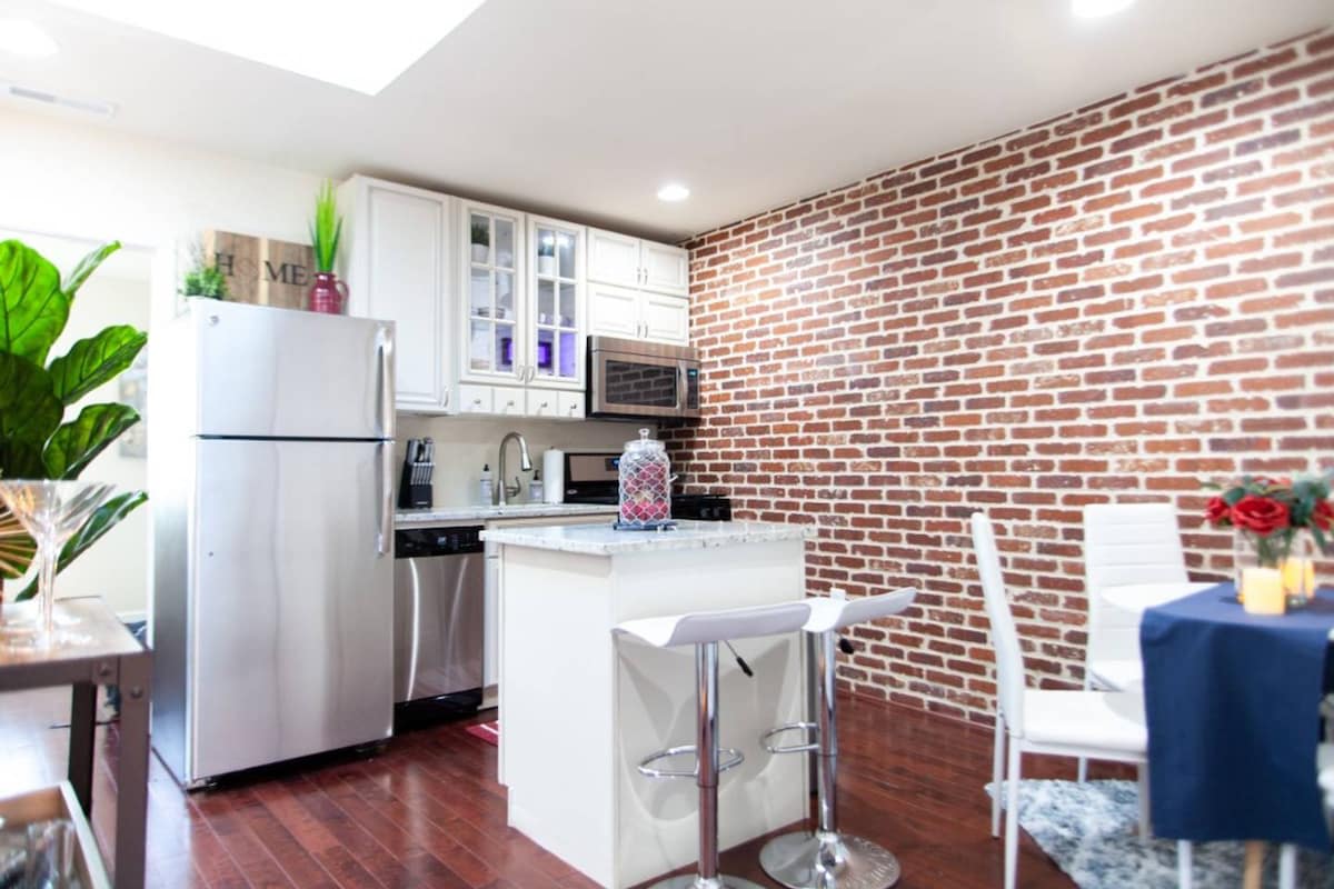 Rowhome Stacked Units / Up & Coming / CONVENIENCE