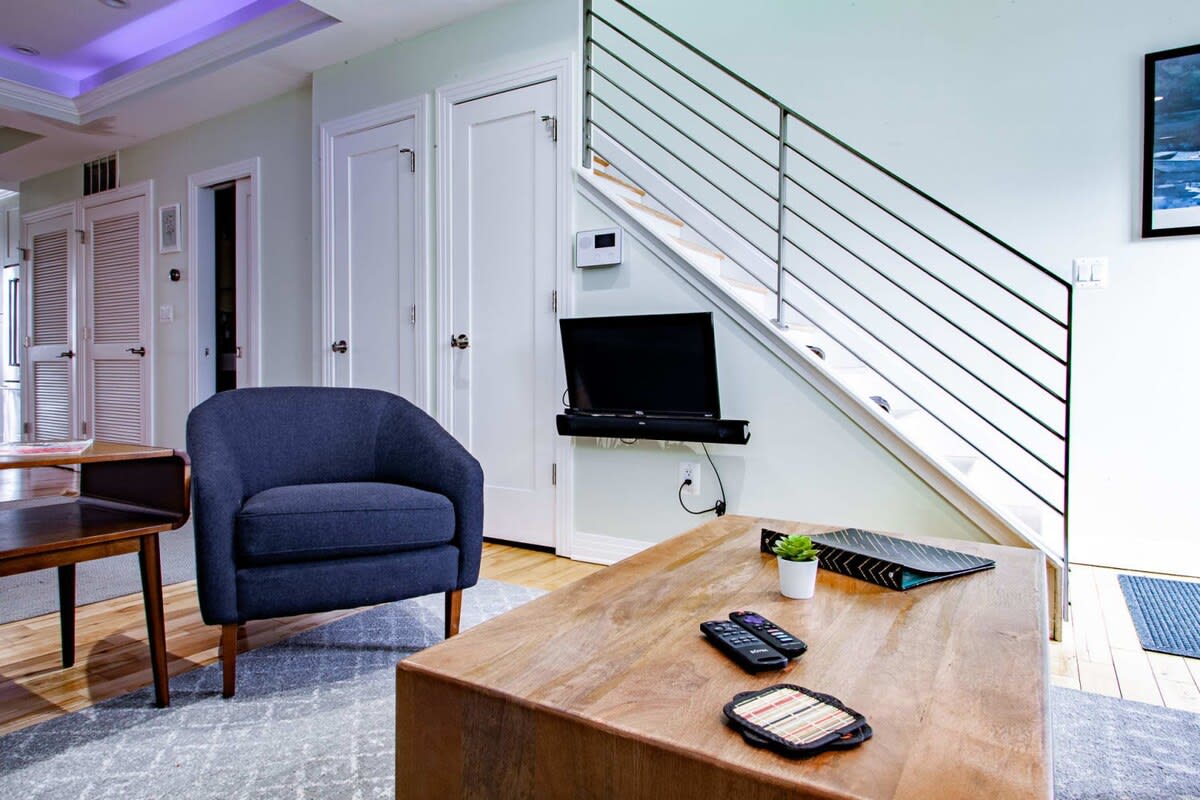 MODERN HOME NEAR CAPITOL HILL - Walk to METRO subway