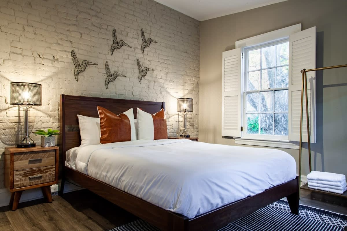 Ideal Georgetown stay / Private parking