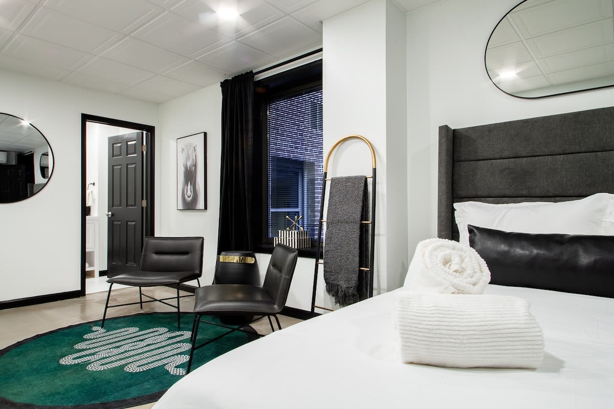 The Lafayette Lounge Suite ✮ A Premier DC Studio Stay — Washington DC, DC — vacation rental