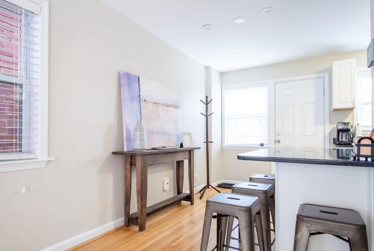 Transit-Friendly Home // Old Town // Parking