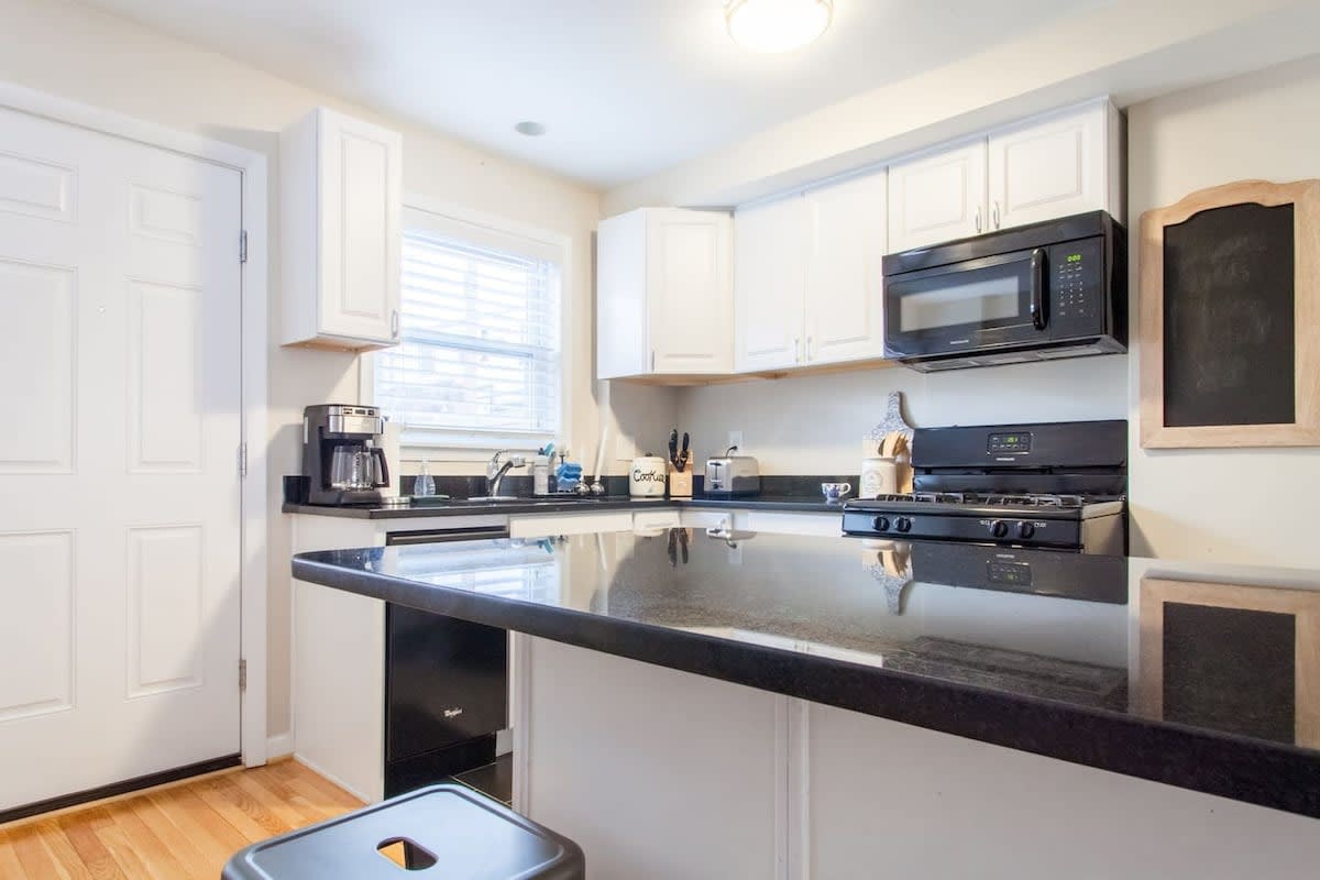 Transit-Friendly Home // Old Town // Parking