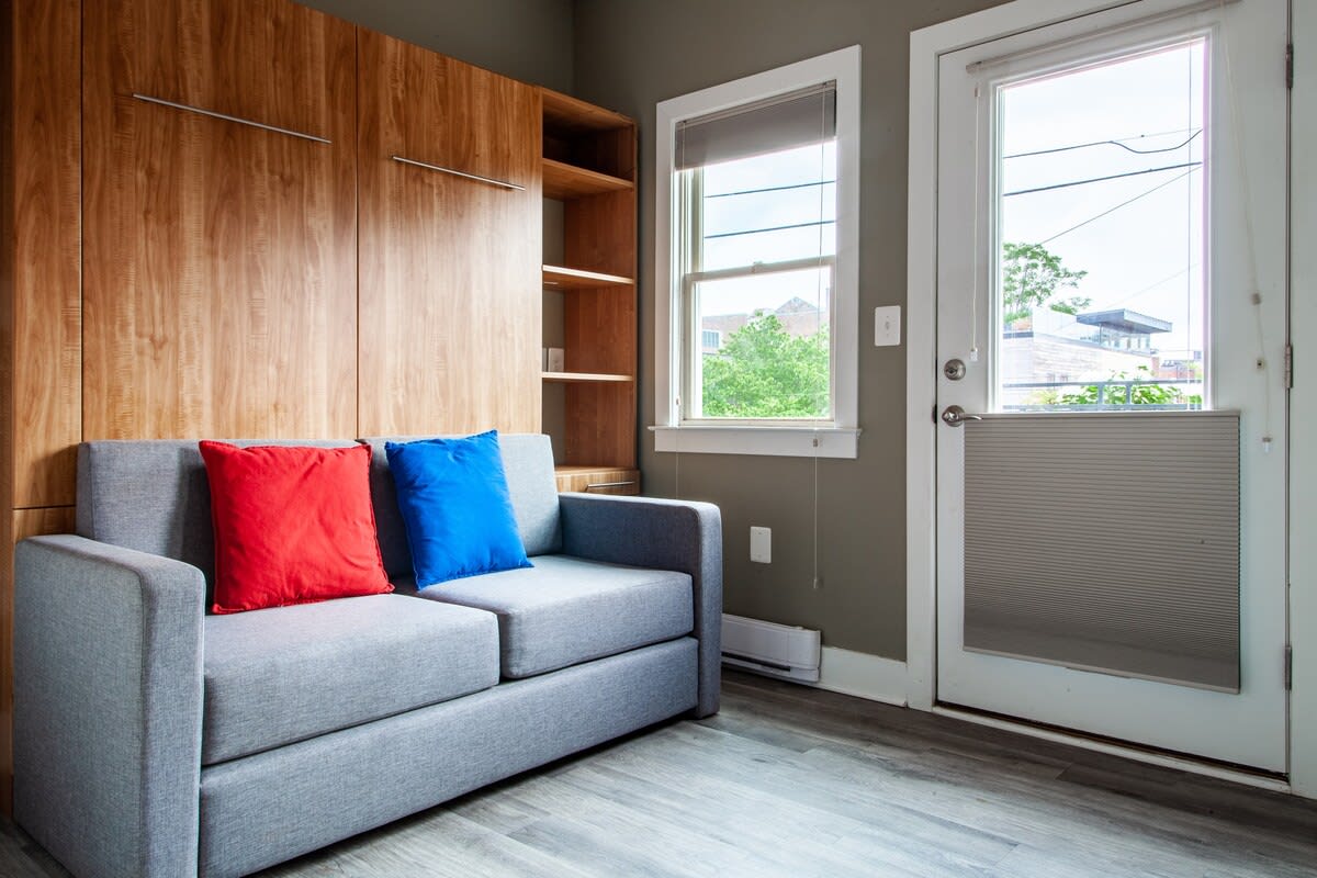 Eastern Market Carriage house efficiency // PRIVACY