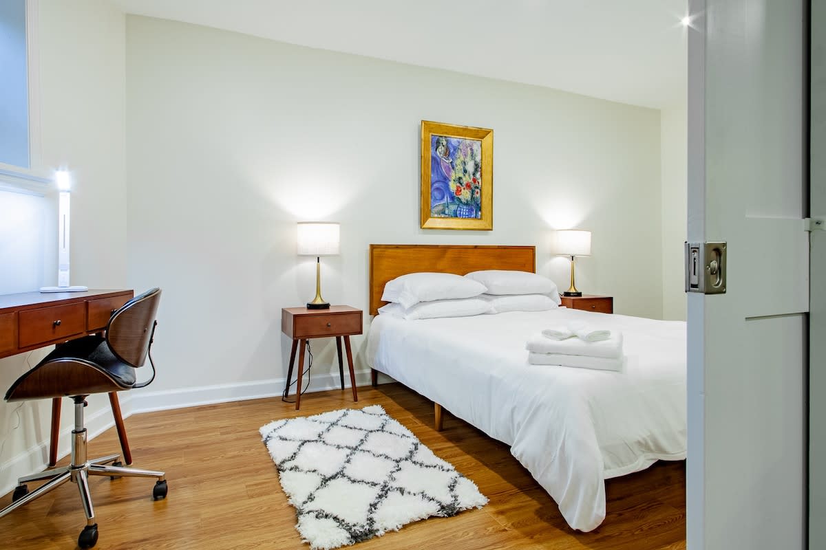 A Classy Corner of DC // Minutes walk to Dupont Circle — Washington DC, DC — vacation rental