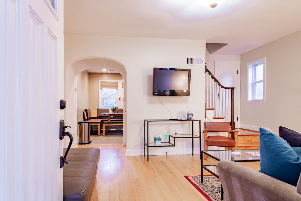Pentagon City Homestay / Parking available — Arlington, VA — vacation rental