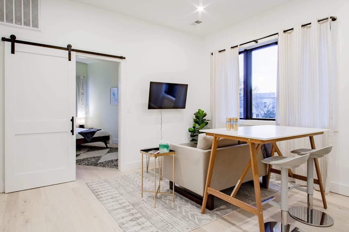 Eastern Market & METRO Accessible, Modern Charm, Walk Everywhere! — Washington DC, DC — vacation rental