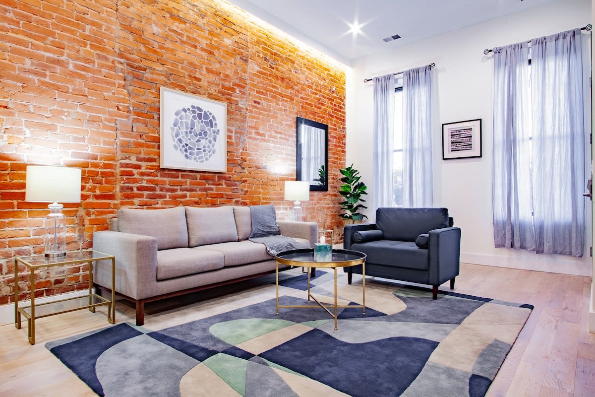 Vibrant 2-BR Luxe Flat Adjacent Eastern Market ✫ Walk to METRO, Barracks Row, Capitol Hill — Washington DC, DC — vacation rental