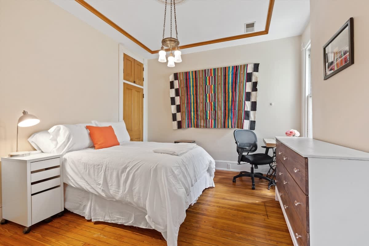 Historic Solar-Powered Townhouse, Walk to - Foto 23