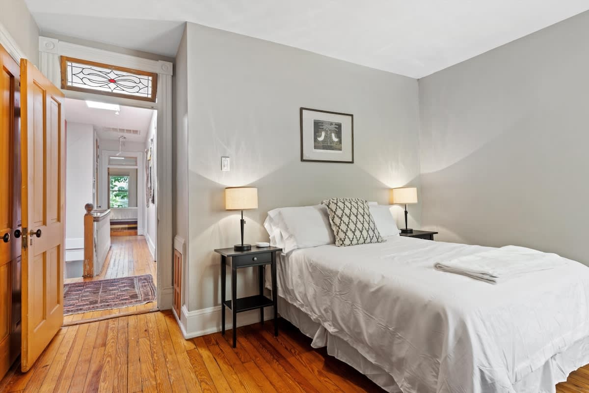 Historic Solar-Powered Townhouse, Walk to - Foto 31