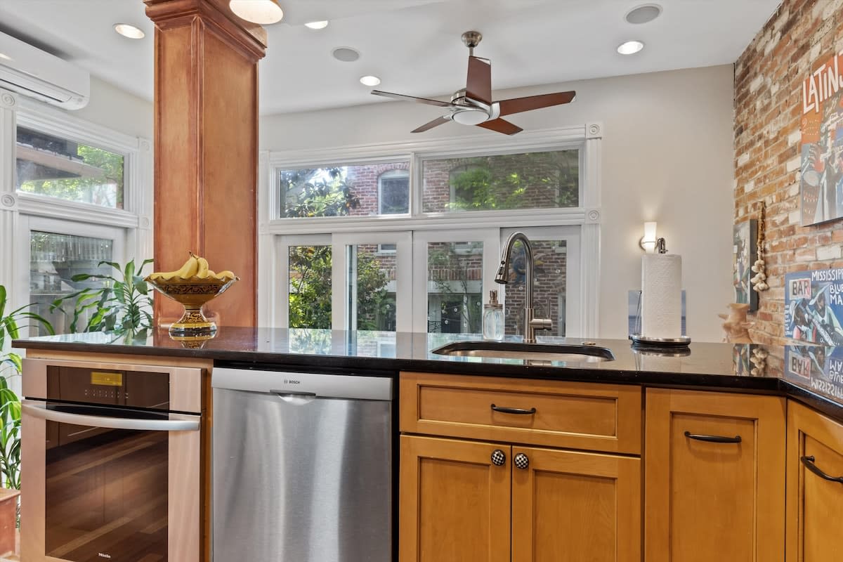 Historic Solar-Powered Townhouse, Walk to - Foto 14