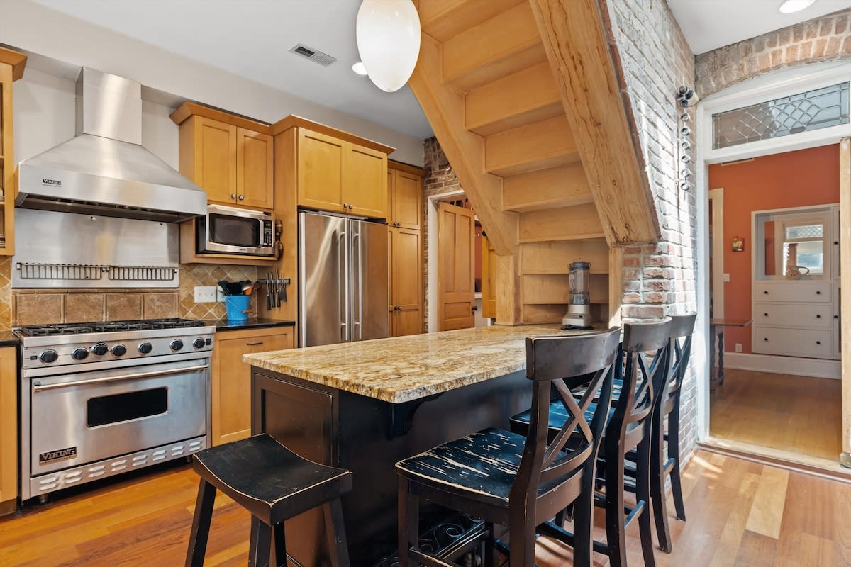 Historic Solar-Powered Townhouse, Walk to - Foto 12