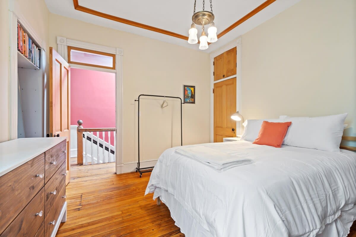 Historic Solar-Powered Townhouse, Walk to - Foto 22