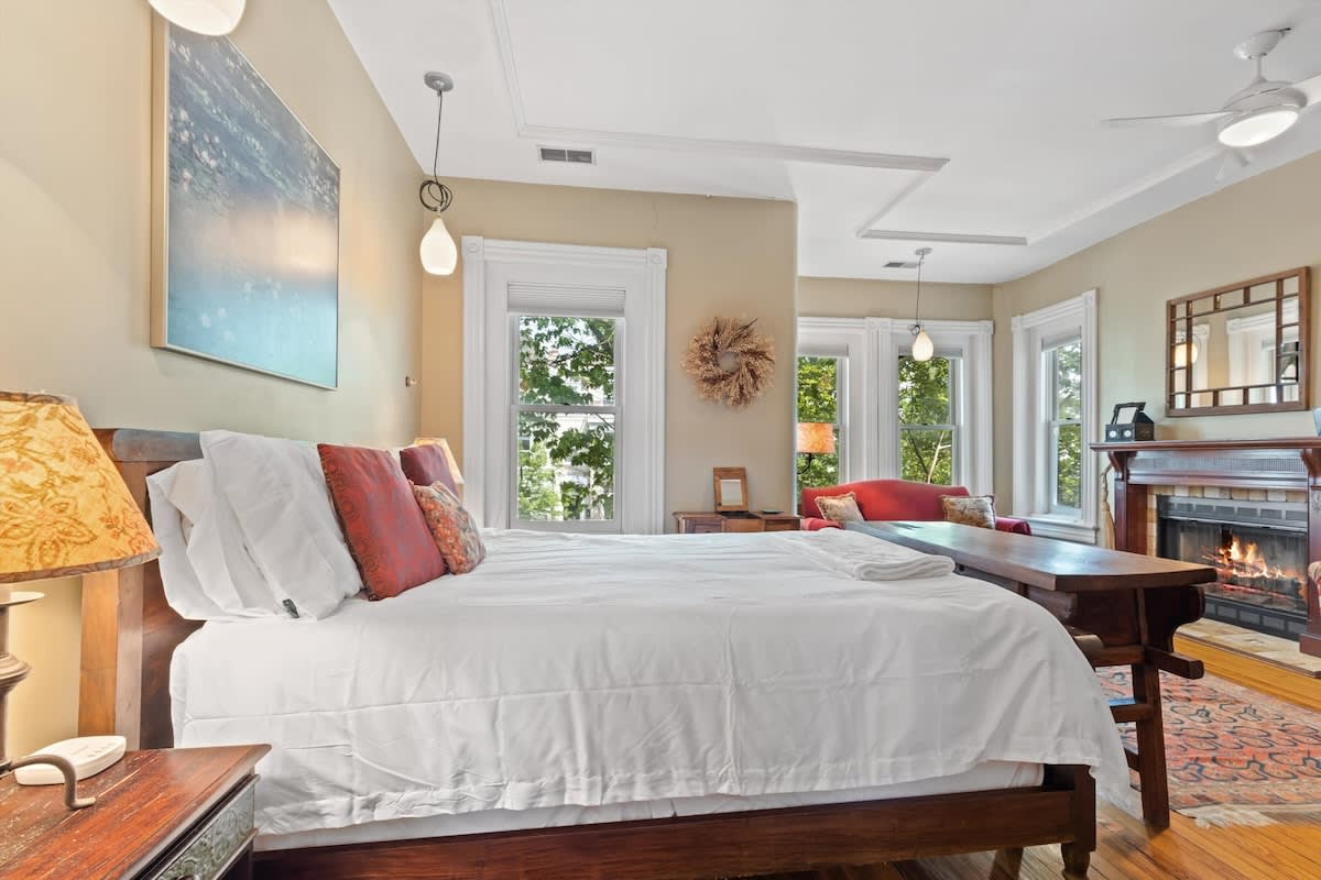 Historic Solar-Powered Townhouse, Walk to - Foto 27