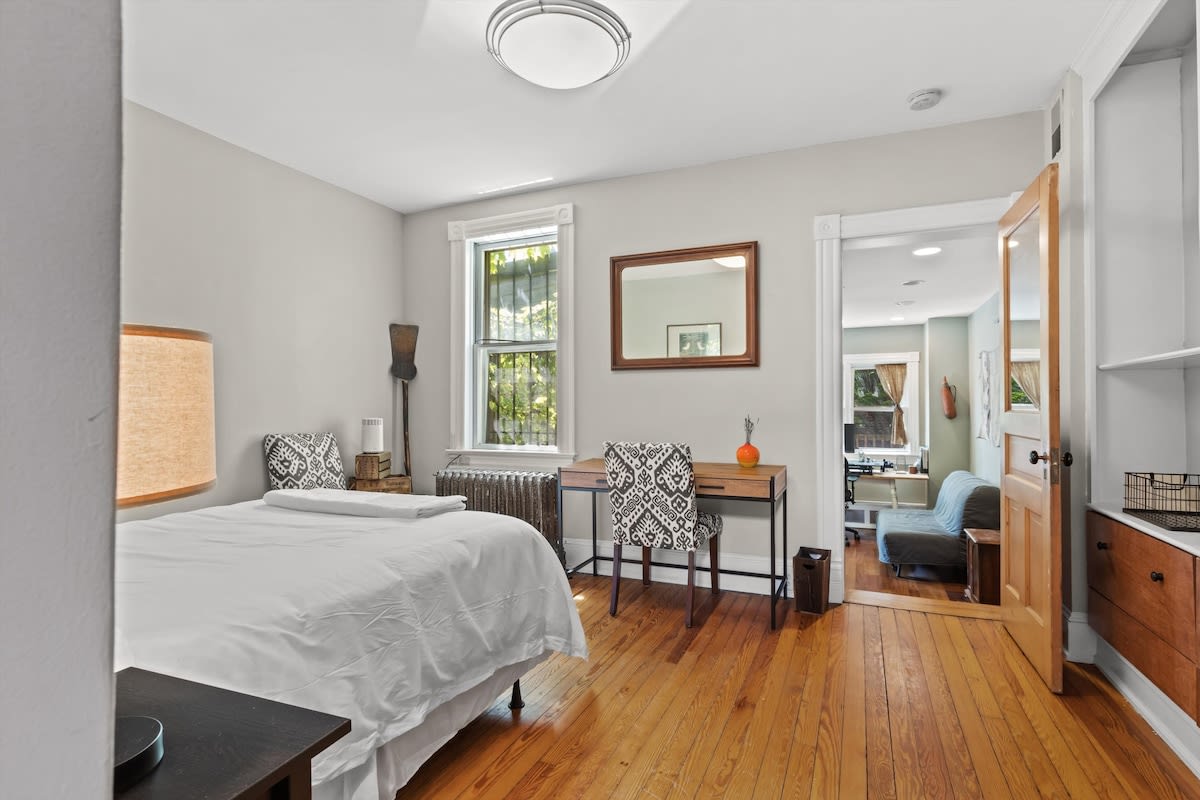 Historic Solar-Powered Townhouse, Walk to - Foto 30