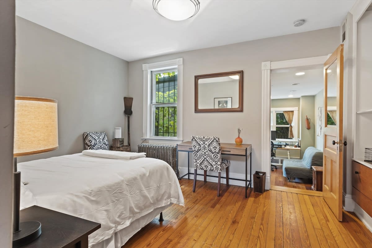 Historic Solar-Powered Townhouse, Walk to - Foto 32