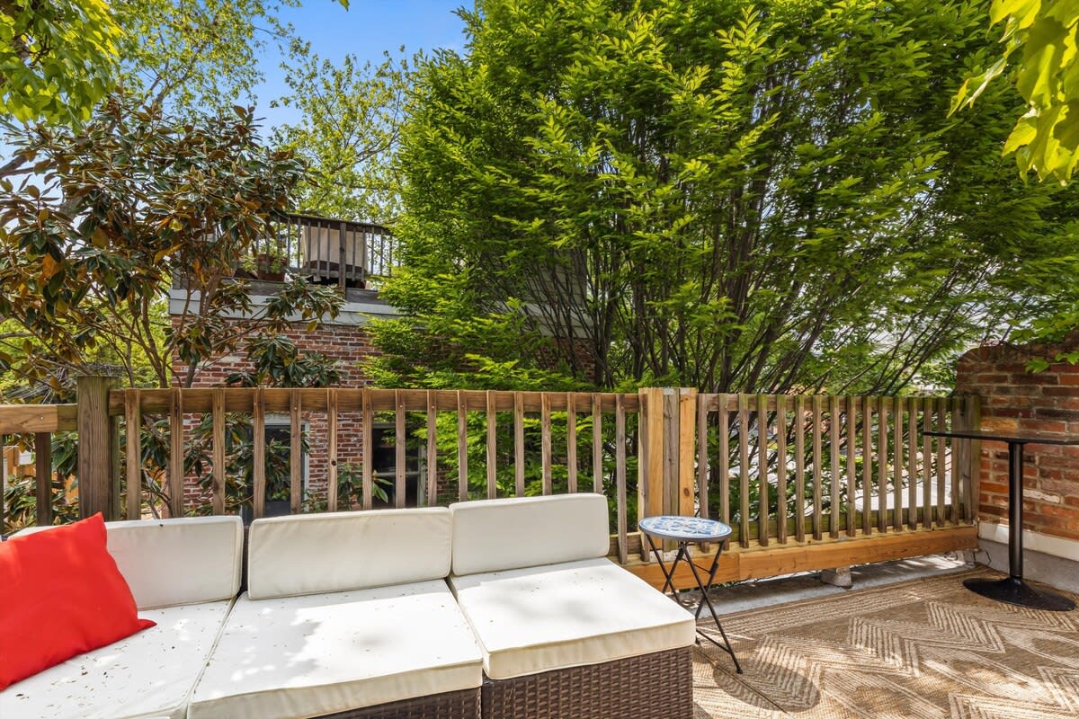 Historic Solar-Powered Townhouse, Walk to - Foto 26