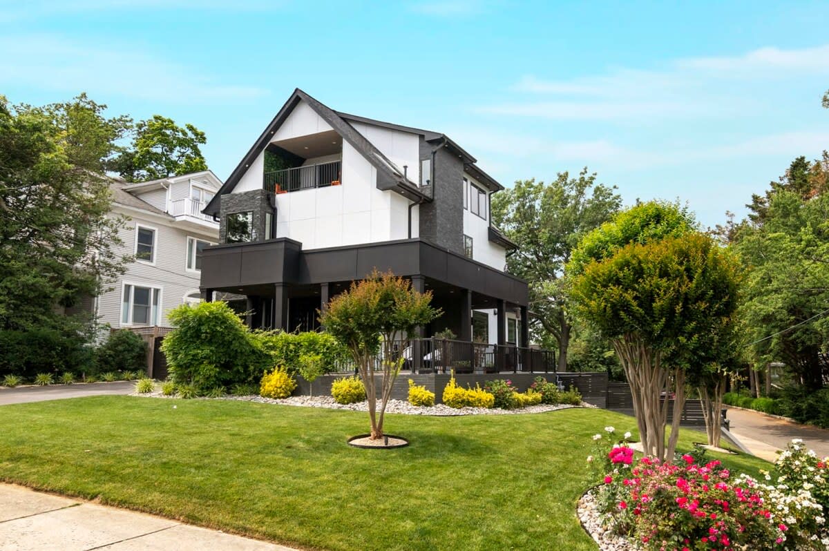 Top of The Hill / Luxury Clarendon 4-BR Homestay