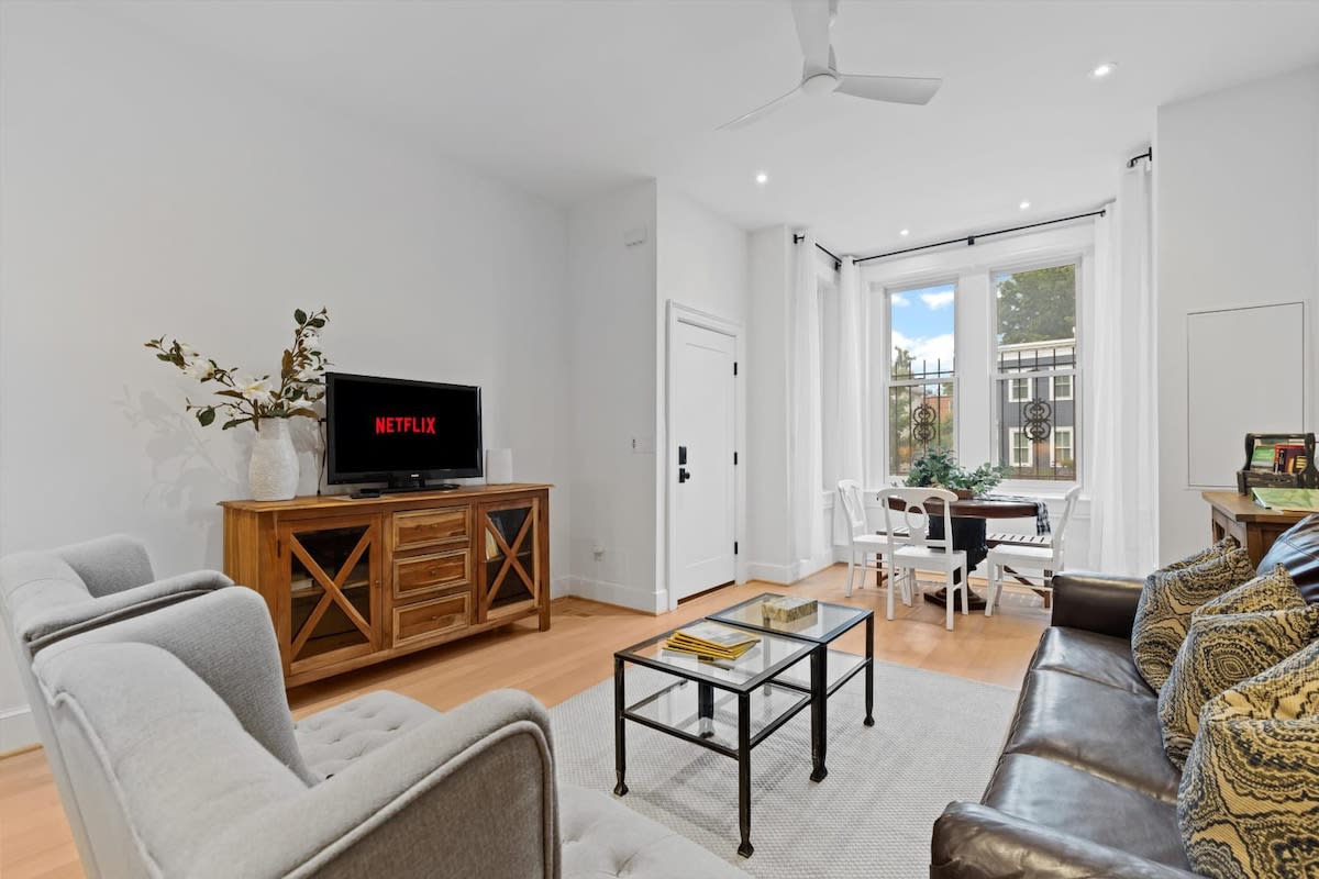 Capitol Hill 2-BR in Historic Townhome — Washington DC, DC — vacation rental